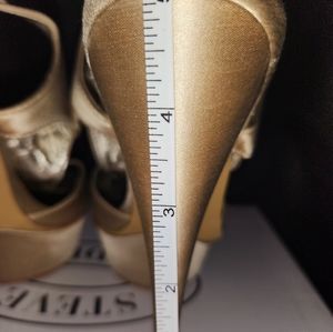 Steve Madden beige high heels